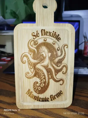 Tabla con grabado láser